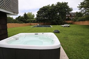 SH001 5 Bedroom Holiday home By Senstay