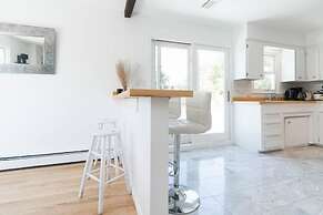 SH001 5 Bedroom Holiday home By Senstay