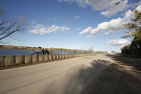 Lakefront Cottage in Manitou Beach