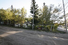 Lakefront Cottage in Manitou Beach