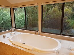 Jarrah Grove Forest Retreat - Adults Only