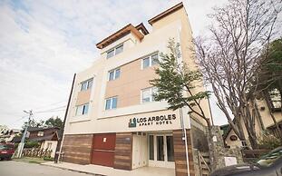 Los Arboles Apart