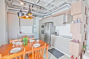 FL002 2 Bedroom Apartment By Senstay