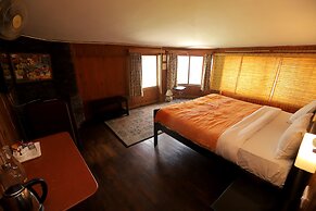 Cedar Lodge by Aahma