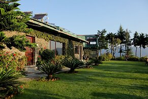 Cedar Lodge by Aahma