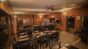 Cedar Lodge by Aahma