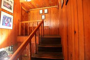 Cedar Lodge by Aahma