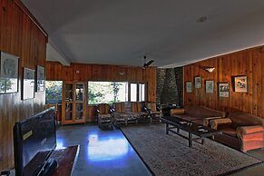 Cedar Lodge by Aahma
