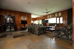 Cedar Lodge by Aahma