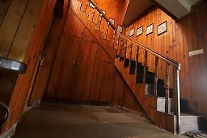 Cedar Lodge by Aahma