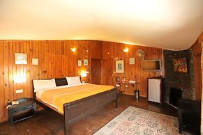 Cedar Lodge by Aahma