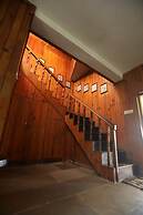 Cedar Lodge by Aahma