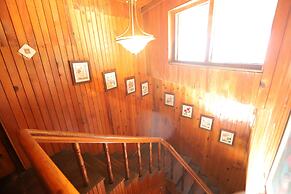 Cedar Lodge by Aahma