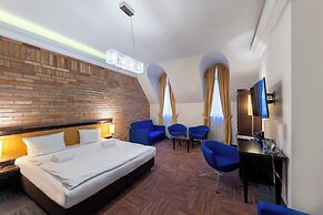 Palazzo Rosso Old Town