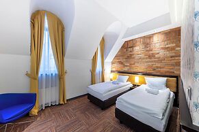 Palazzo Rosso Old Town