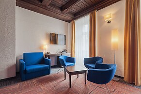 Palazzo Rosso Old Town