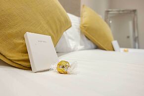 Carmel Apartments Queen Street Residence