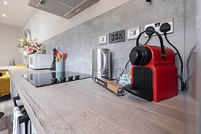 Carmel Apartments Queen Street Residence