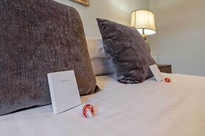 Carmel Apartments Queen Street Residence