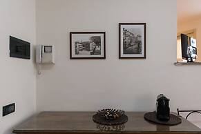 At Home Heart of Milan - Duomo Apartment