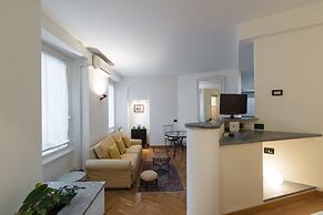 At Home Heart of Milan - Duomo Apartment
