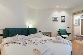 At Home Heart of Milan - Duomo Apartment