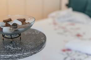 At Home Heart of Milan - Duomo Apartment