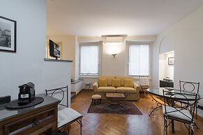 At Home Heart of Milan - Duomo Apartment