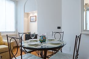 At Home Heart of Milan - Duomo Apartment