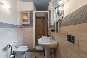 At Home Heart of Milan - Duomo Apartment