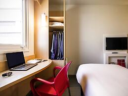 ibis Marilia