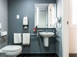 ibis Marilia