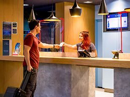 ibis Marilia