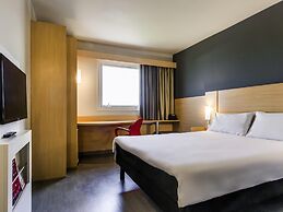 ibis Marilia