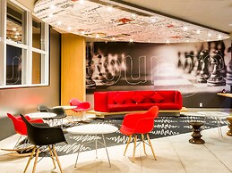 ibis Marilia