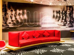 ibis Marilia