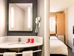 ibis Marilia