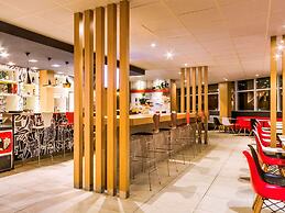 ibis Marilia
