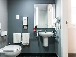 ibis Marilia