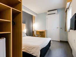 ibis Marilia