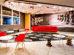 ibis Marilia