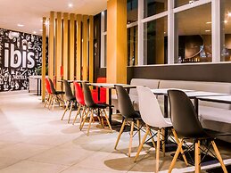 ibis Marilia