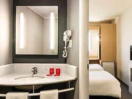 ibis Marilia