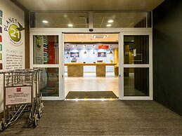 ibis Marilia