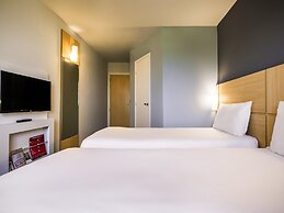 ibis Marilia