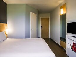 ibis Marilia