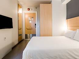 ibis Marilia