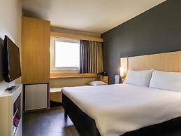 ibis Marilia