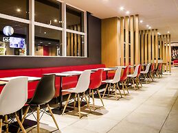 ibis Marilia