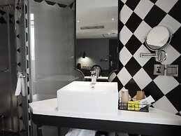 CHECK inn Taipei Main Station